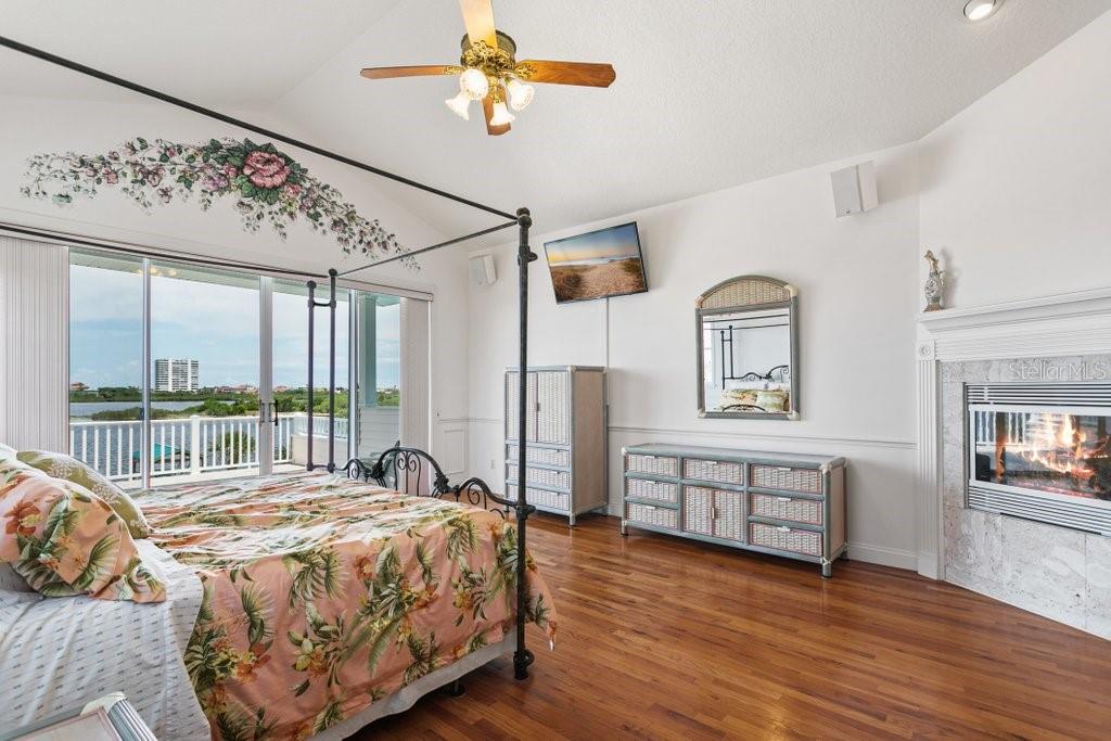 LAMBERT AVE UNIT 02 - Residential