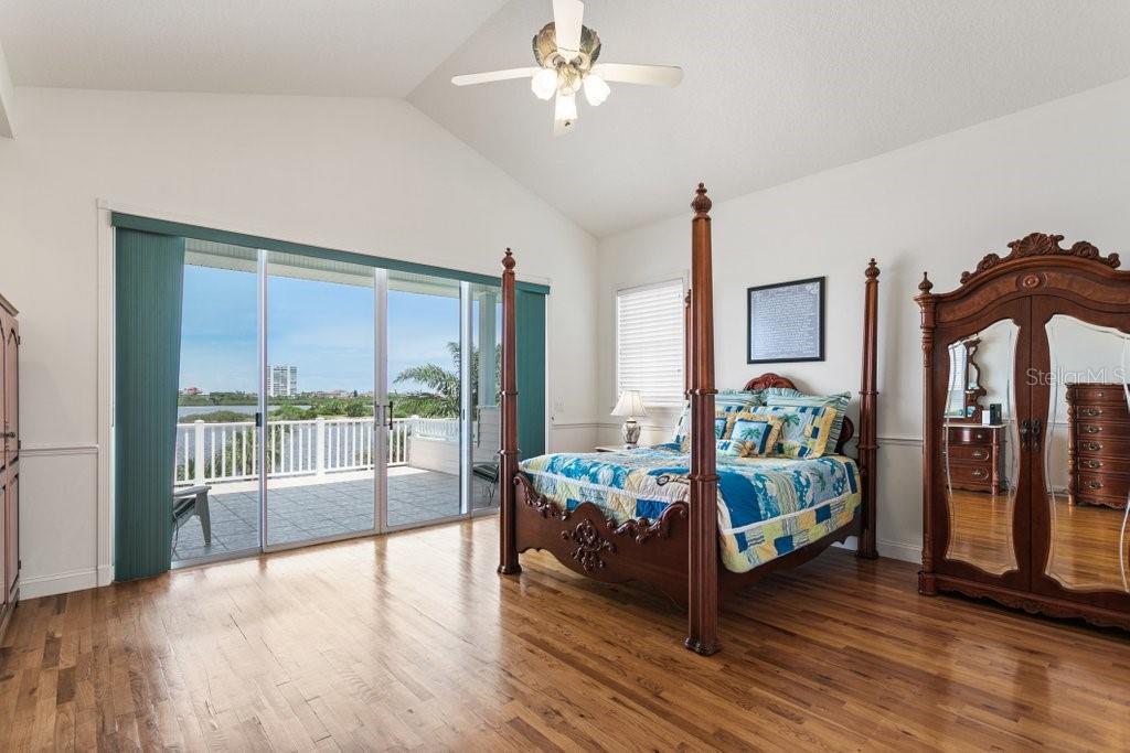 LAMBERT AVE UNIT 02 - Residential