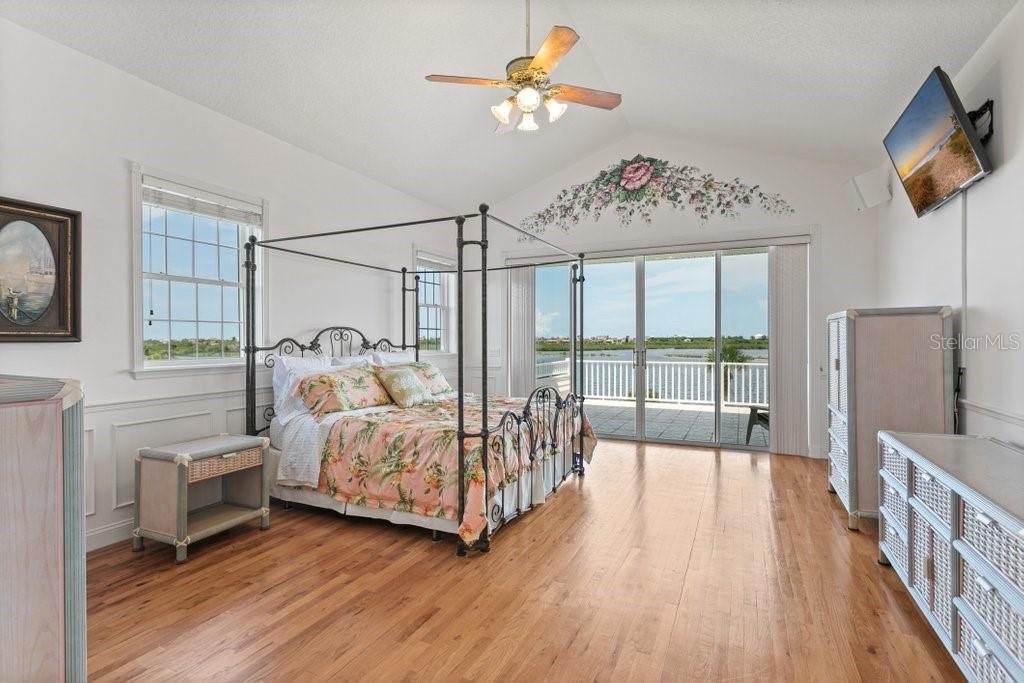 LAMBERT AVE UNIT 02 - Residential