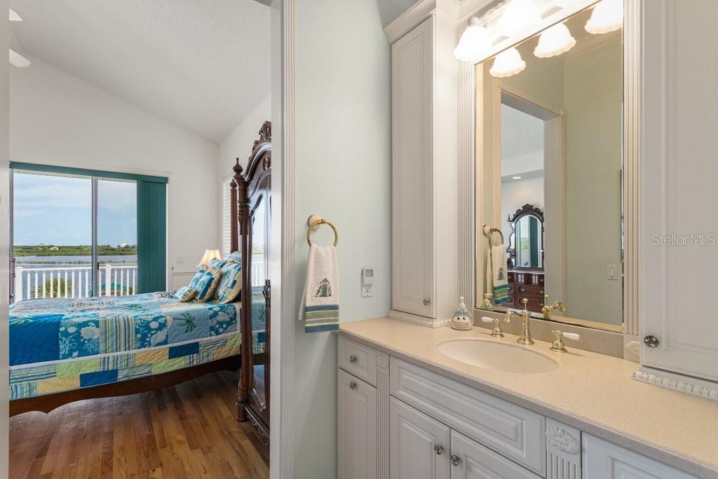 LAMBERT AVE UNIT 02 - Residential