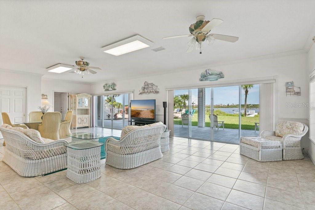 LAMBERT AVE UNIT 02 - Residential