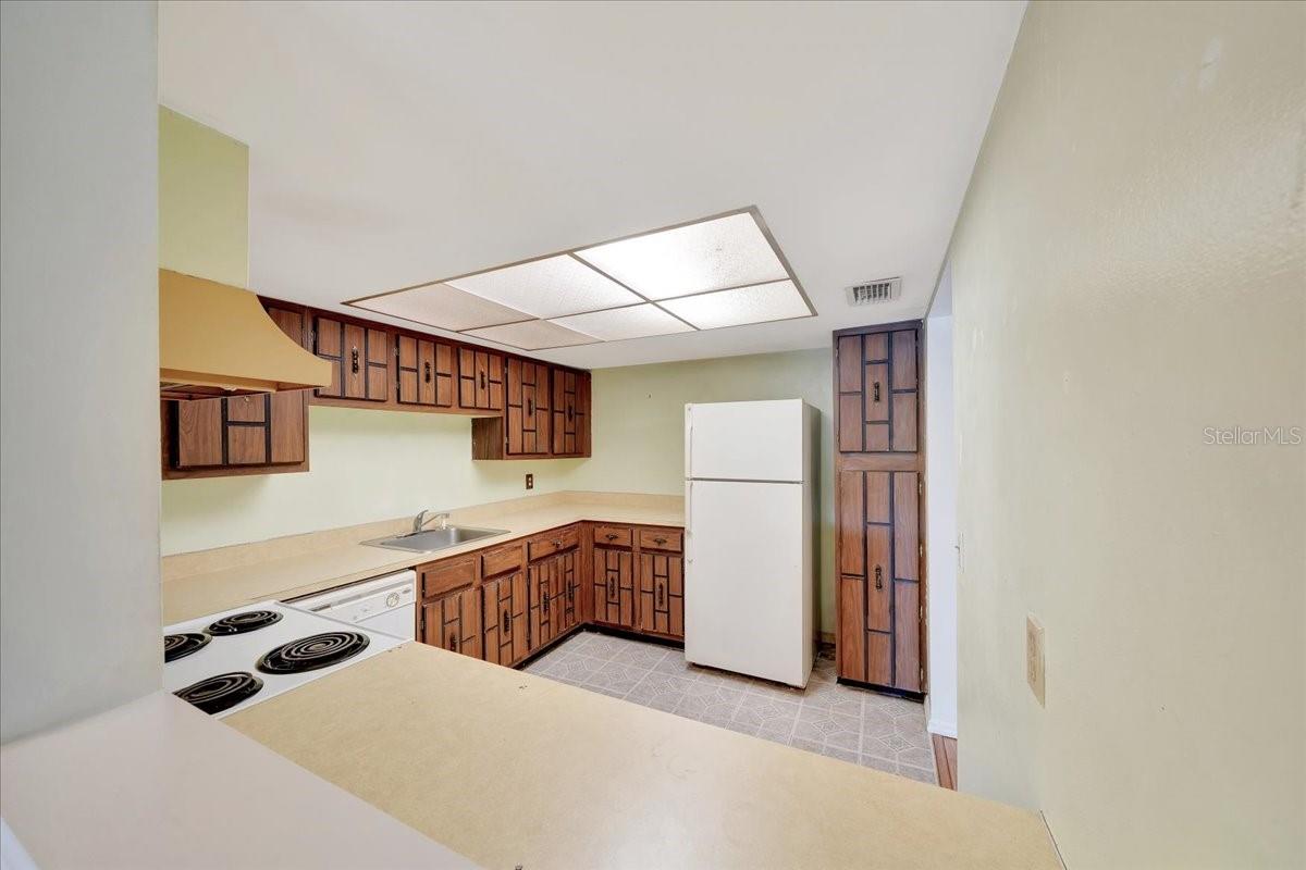 TWIN LAKES VILLAGE WEST CONDO - Residential