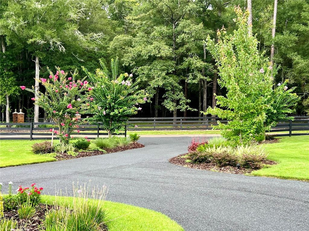 Photo of 14407 NW 50th Place, Alachua, FL 32615 (MLS # GC534561)