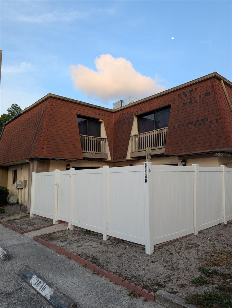 8114 N OAK TRACE WAY N D