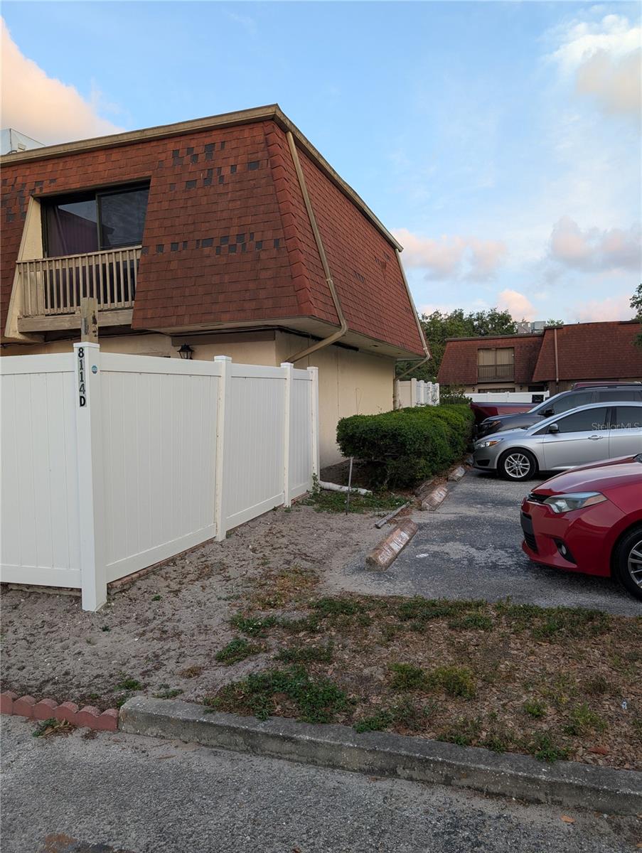 8114 N OAK TRACE WAY N D