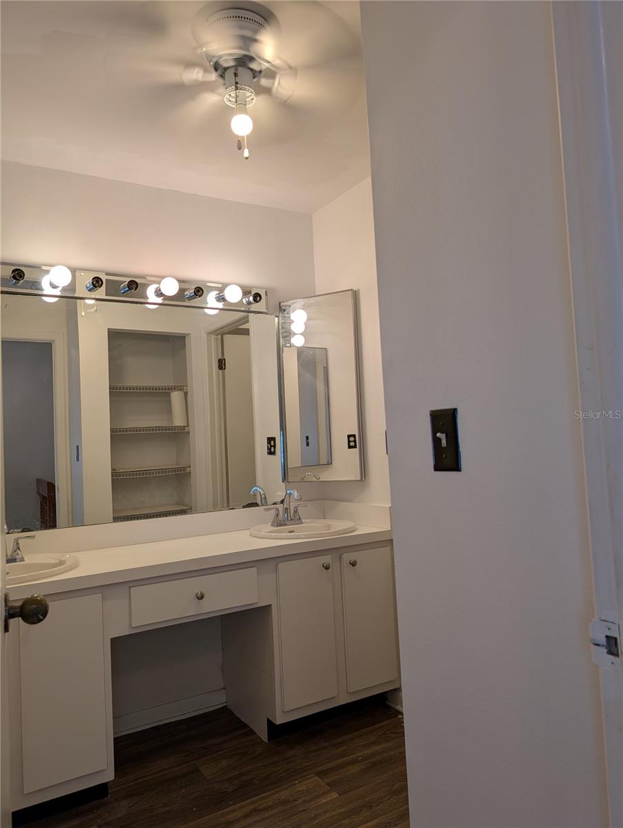 OAK TRACE UNIT II - Residential