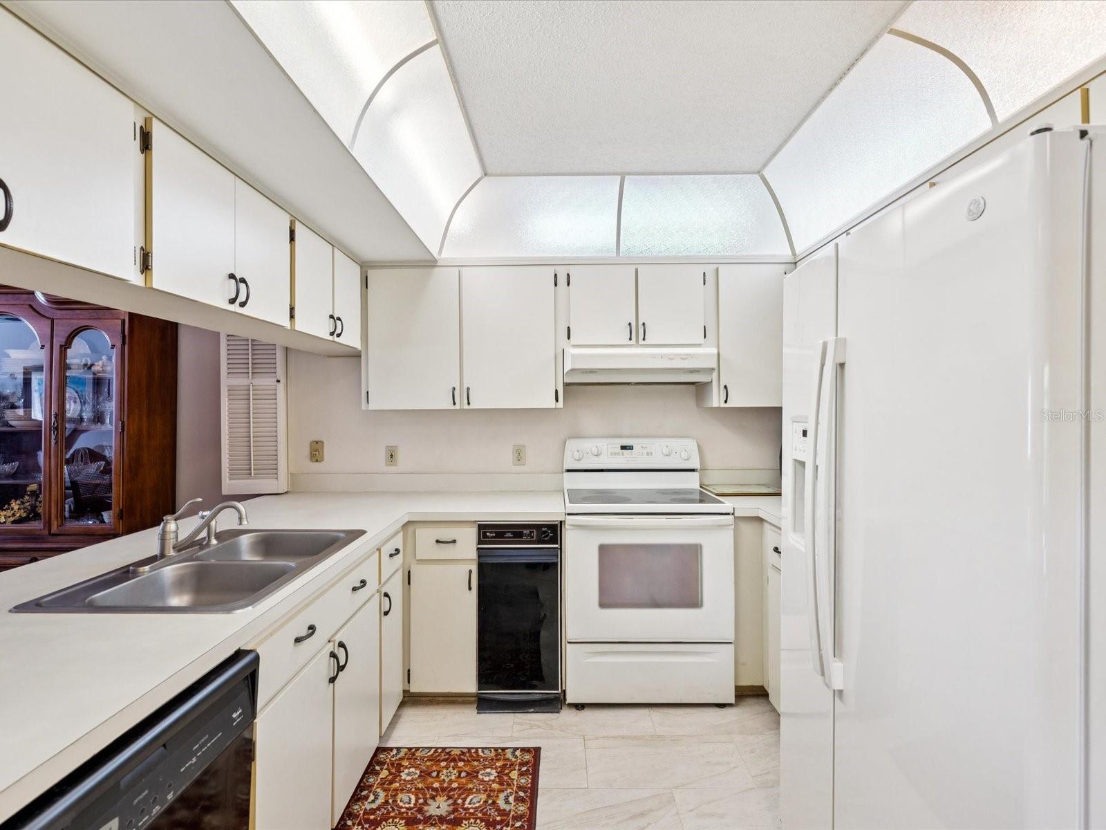 HILLSIDE CONDO - Residential