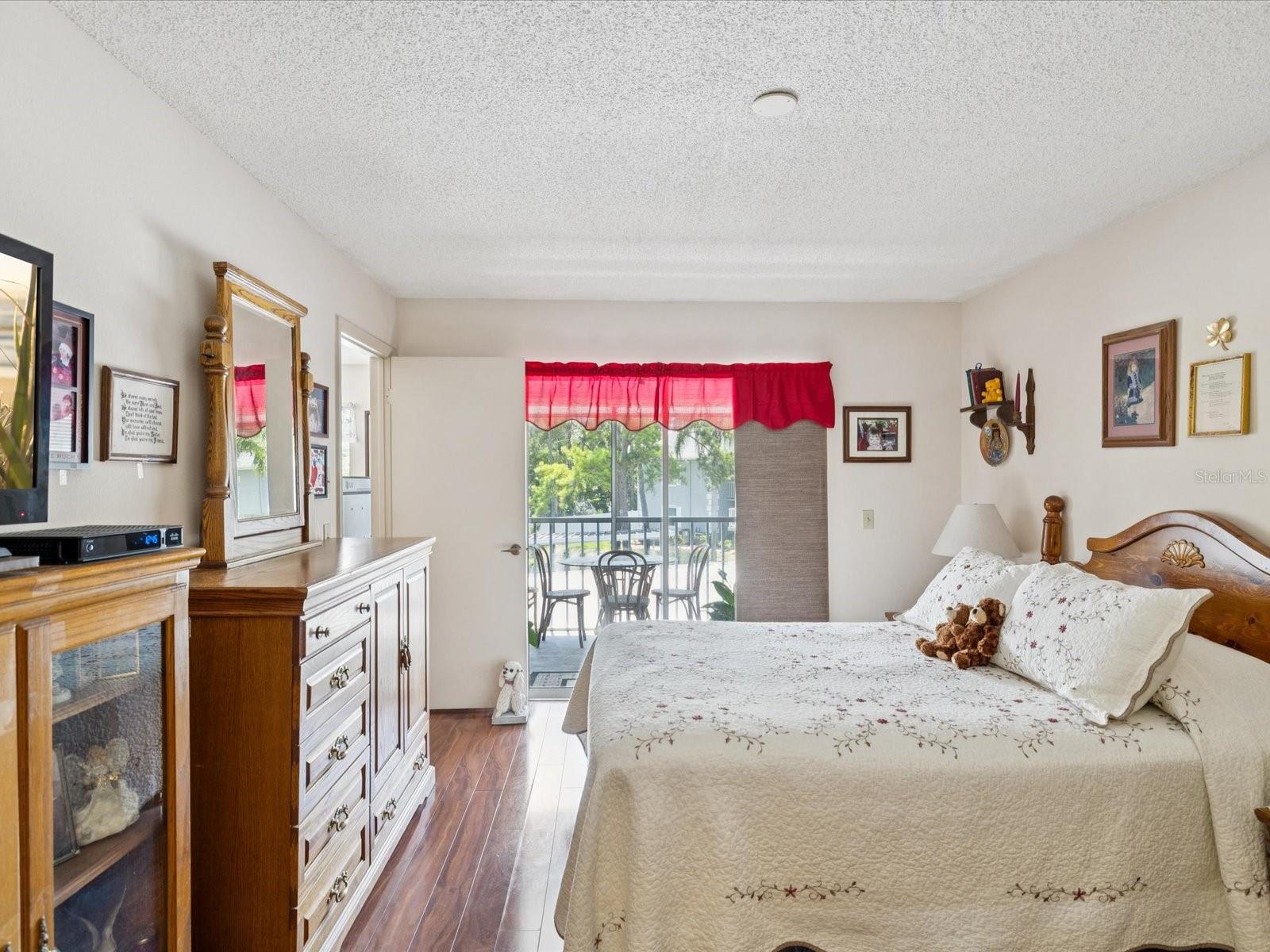 HILLSIDE CONDO - Residential