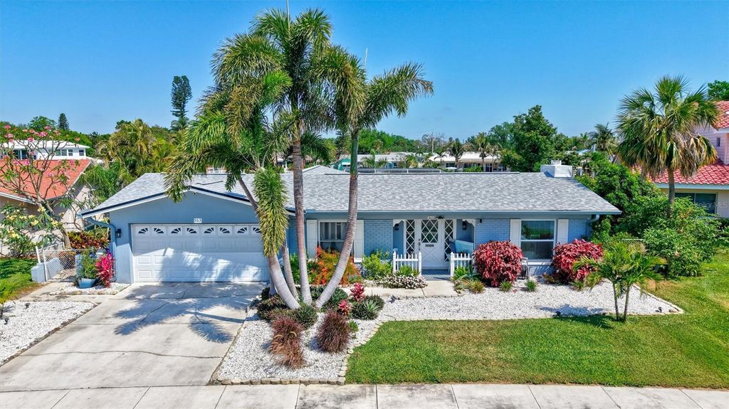 Photo of 563 Lewis Boulevard SE, St Petersburg, FL 33705 (MLS # TB8497738)