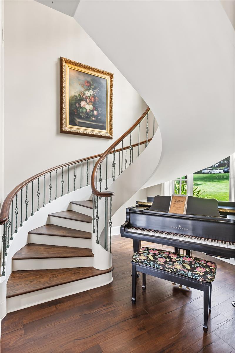 1351 N CLASSIC COURT