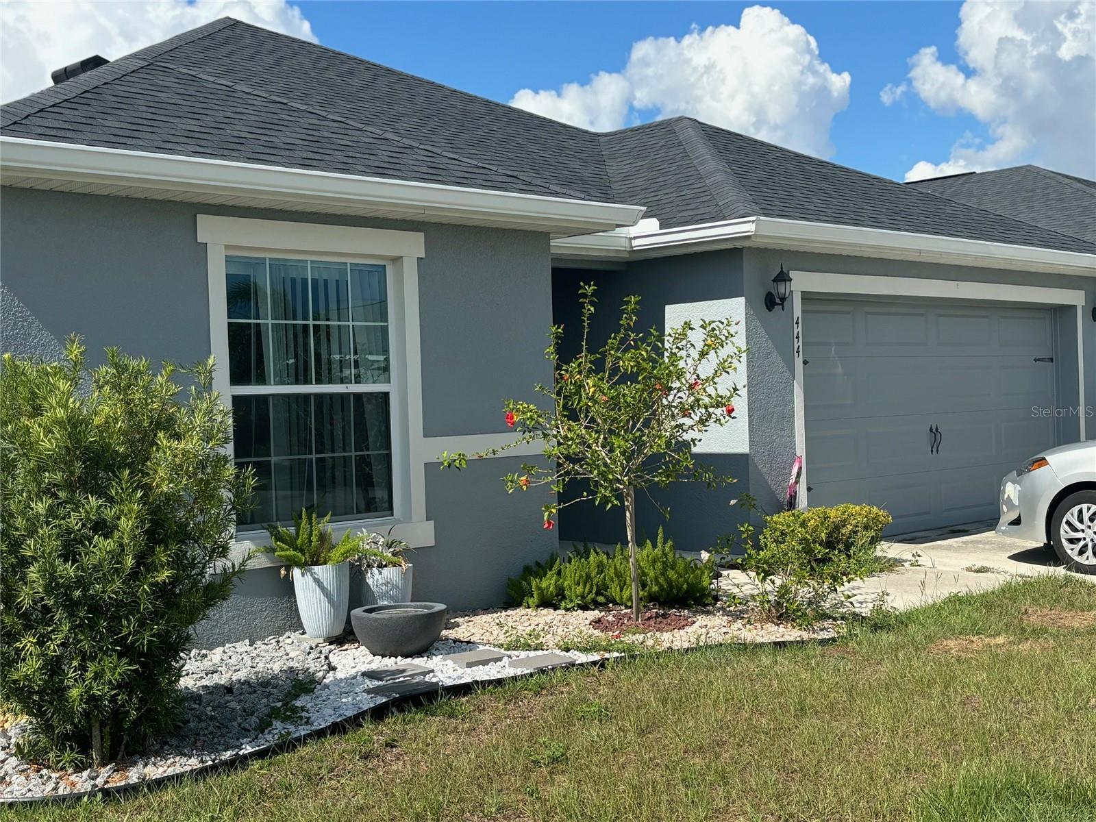 This beautiful house has 3 Beds and a Dend/ 4th Bed and two Baths each with double sink. The spaciuos living room is disigned with and open concept. High ceiling help keep the hause a good temperature in summer and warm in winter. Additionally, It has a fully enclosed backyard for family and friends to enjoy. Conveniently located half mile from US27 and 1 Mile from US17/92. Location, Location, Location. 20 minutes to Lakeland, 15 minutes to All parks in Orlando, shopping and good dinning, this beautiful 4 bedroom, 2 baths is ready for a new tenant. VERY QUITE NEIBORHOOD. The Realtor is the owner. Appointments Only. The property is occupied by tenant. Will be available on October 15th. THE RENT PRICE INCLUDE LANDSKEPPING MAINTTENANCE. DON´T MISS THIS GREAT HOUSE.