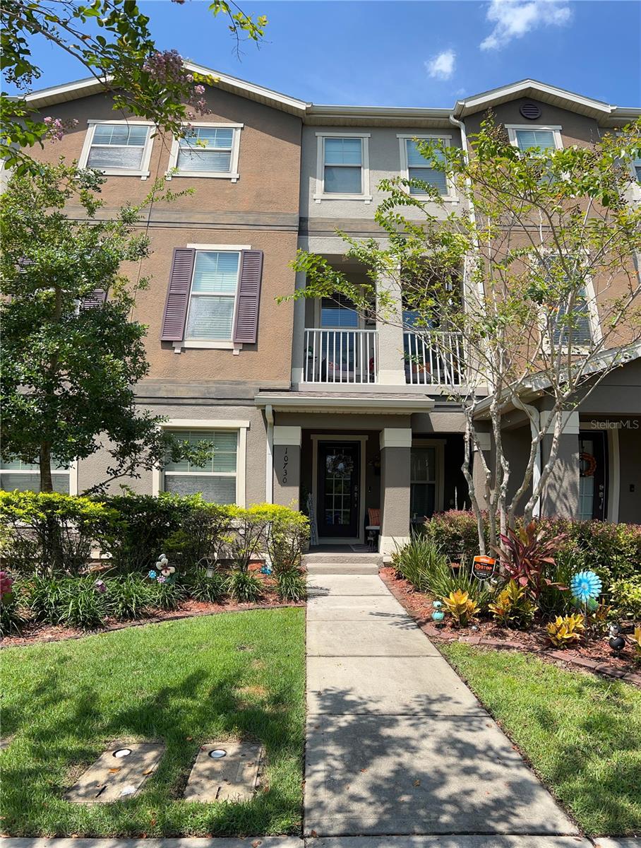 This residence stands out for its prime location, just 8 minutes from Orlando International Airport, ensuring fast and efficient international connectivity, ideal for professionals and families who value accessibility. Spread over 3 floors, each space provides privacy and functionality with 4 spacious bedrooms and 3 full bathrooms plus 1 half bathroom, designed for comfort and family versatility. A spacious living room is ideal for social or family gatherings, with excellent natural lighting. Remodeled kitchen with modern finishes is optimized to a gourmet experience and conviviality at home. A closed garage for 2 vehicles with easy access. The property is located in one of the most desirable areas of Lake Nona, close to high-level schools, hospitals, shopping centers, and green areas, adding value to the well-being and quality of life of its future owners.