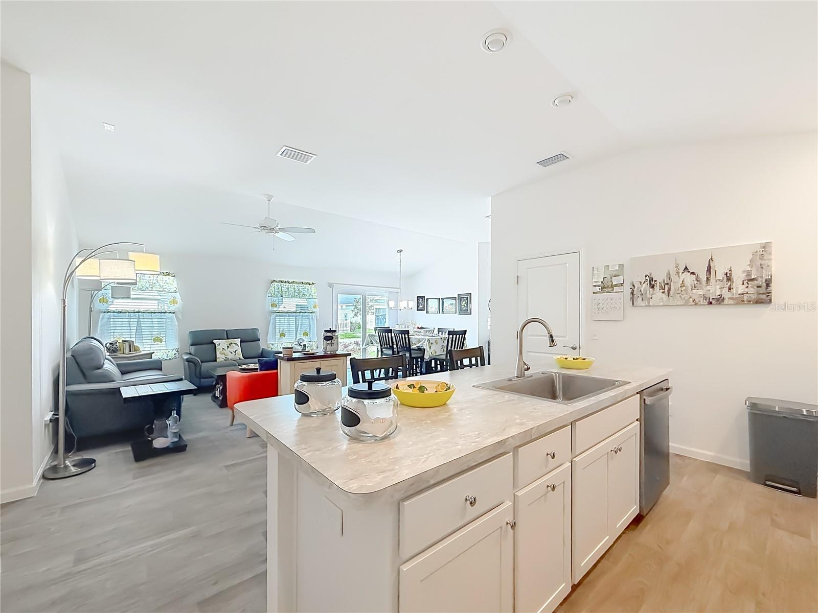 VILLAGES/SOUTHERN OAKS UN #130 - Residential