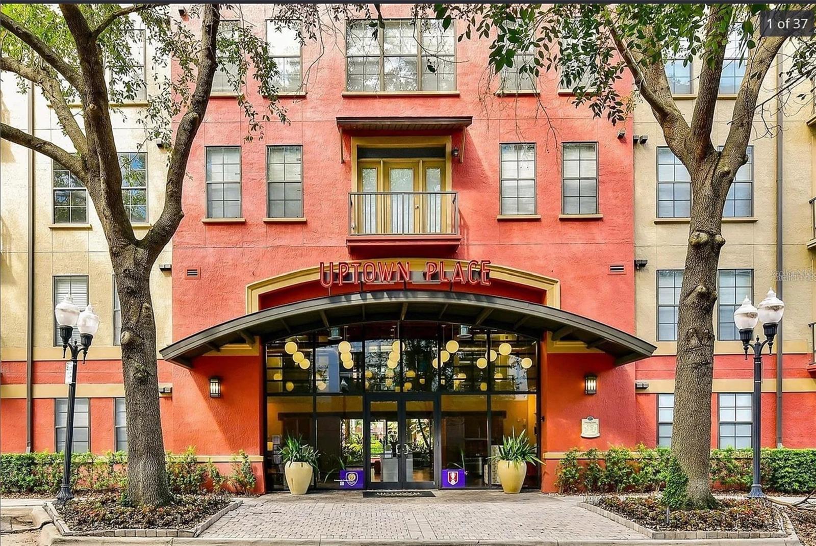Charming Fully Renovated 1-Bed, 1-Bath Condo in the Heart of Downtown Orlando
Experience city living at its finest with this beautifully unit located in the vibrant heart of Downtown Orlando. Just steps away from Lake Eola, the Kia Center, and all the entertainment, dining, and the downtown nightlife.
This modern unit features stylish light fixtures, updated appliances, and a welcoming community with great amenities. Conveniently located near major roads for easy access around the city.
Don't miss out on this perfect blend of comfort, style, and location!