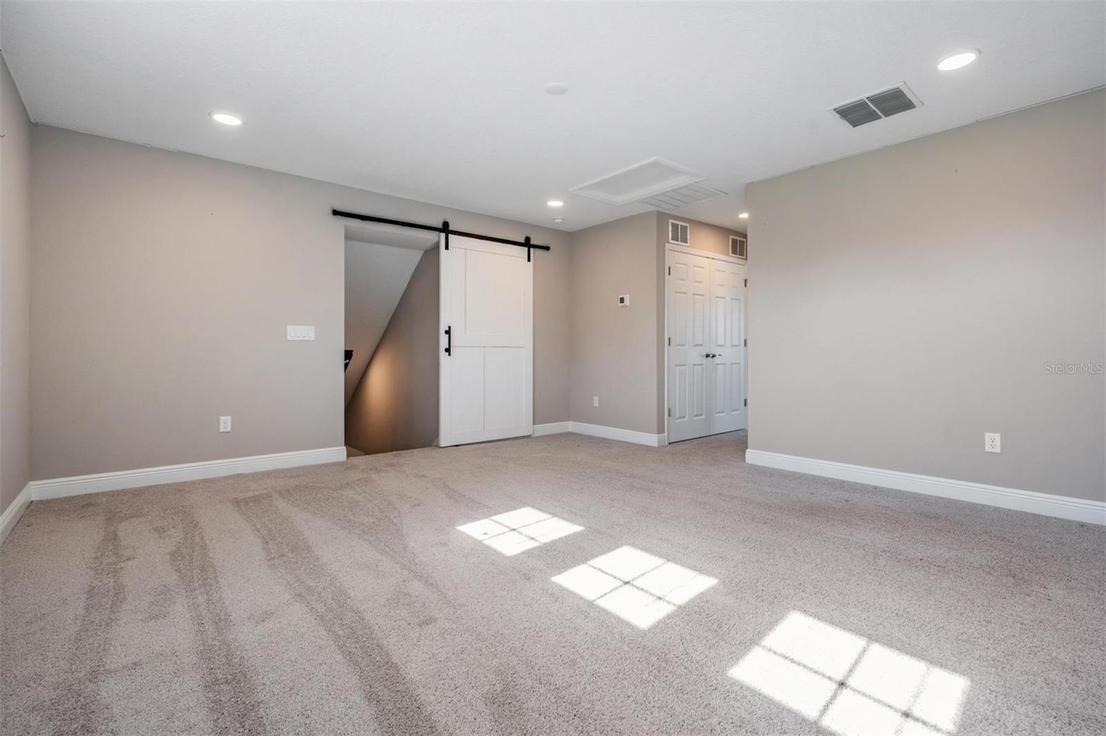 WHISPERING OAKS PRESERVE - Residential