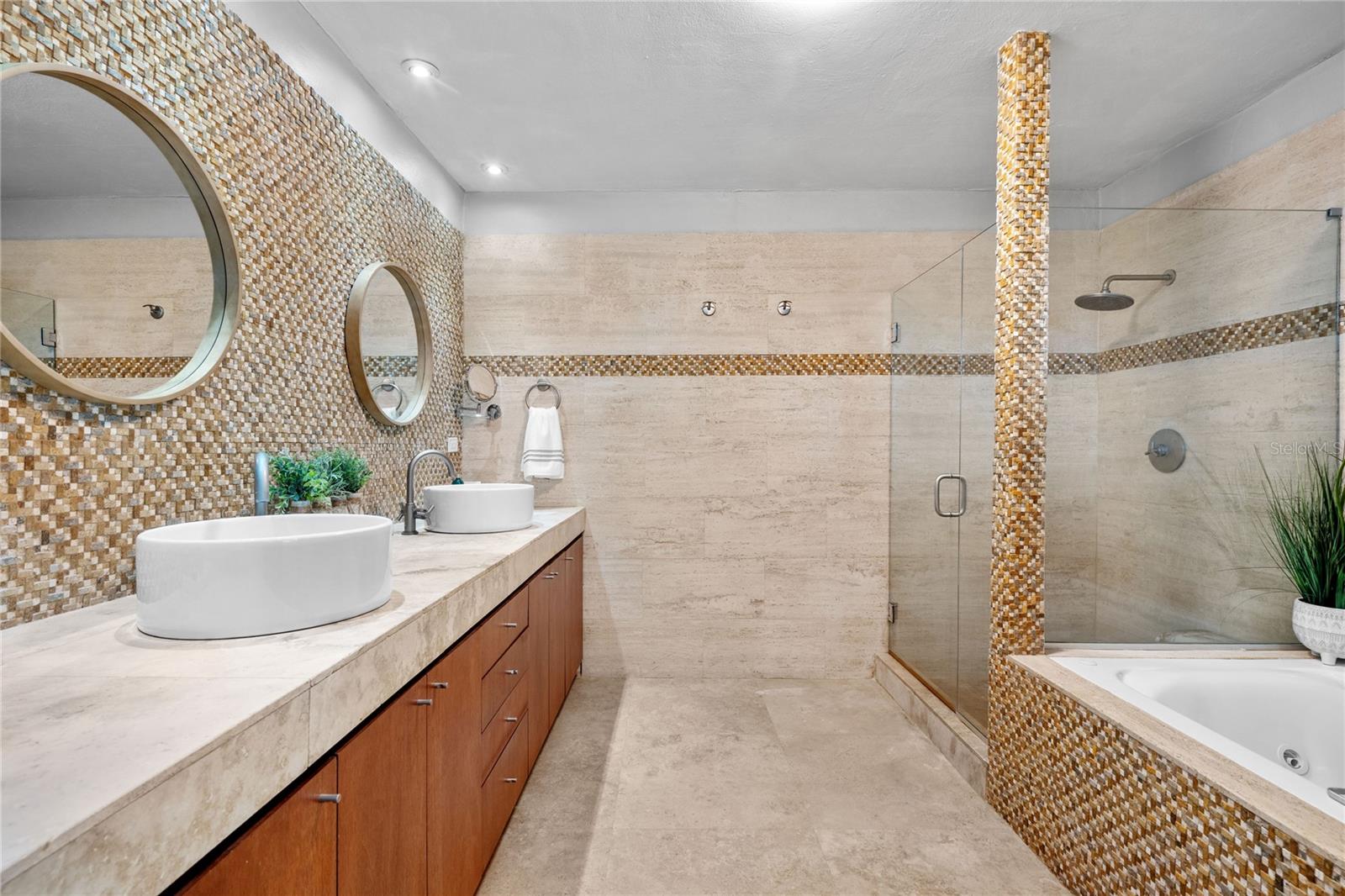 GARDEN HILLS SUR - Residential