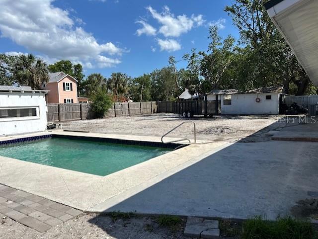 SAUNDERS V A RESUB - Residential