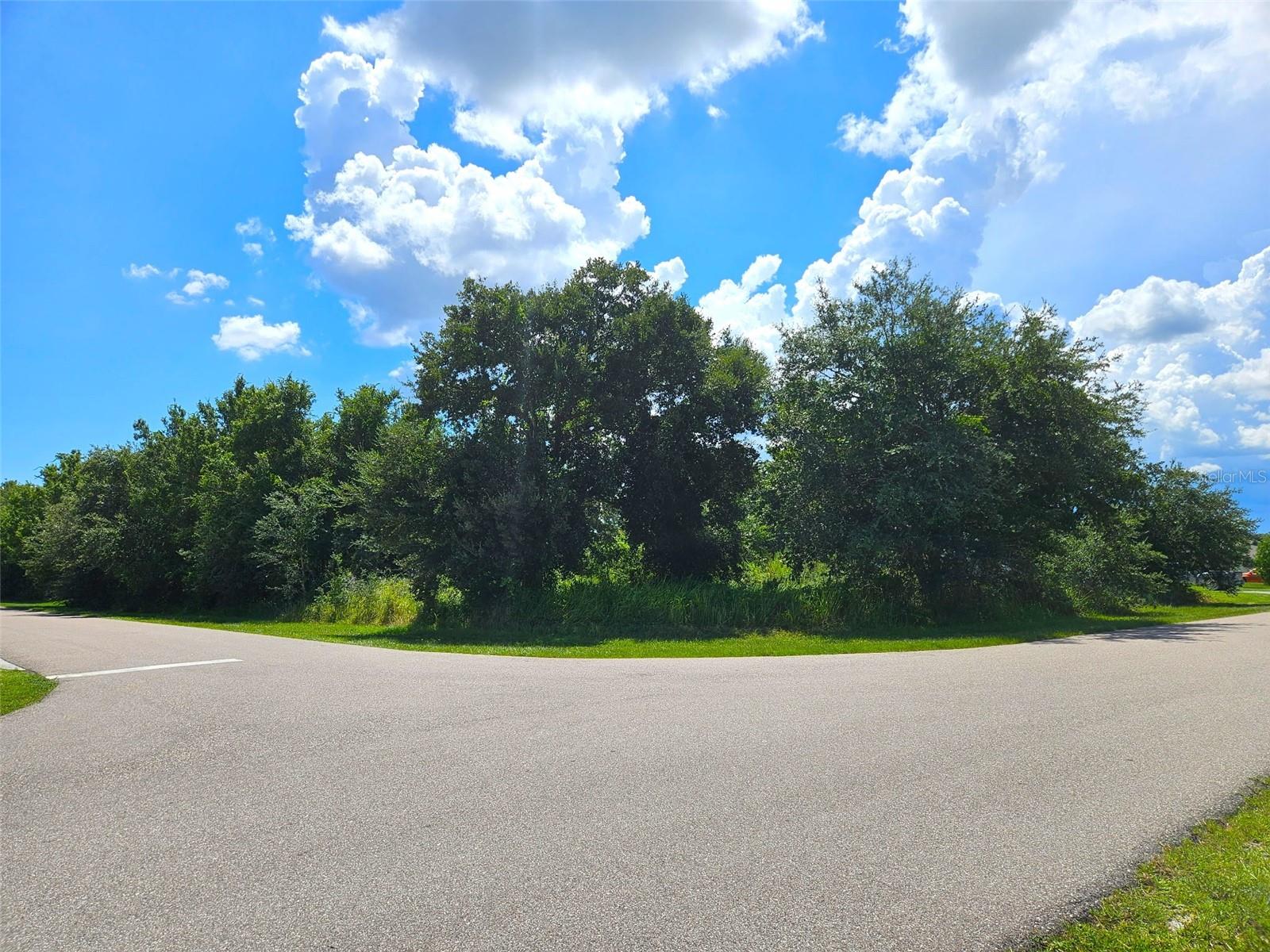 HUGE Deep Creek multi-family zoned lot!!! Located next to the golf course in an area of fine homes. A large beautiful greenbelt, separates the adjacent lot. Flood Zone X and City Water/Sewer. Perfect for Duplex, Triplex or Single Family home.
Close to all amenities.