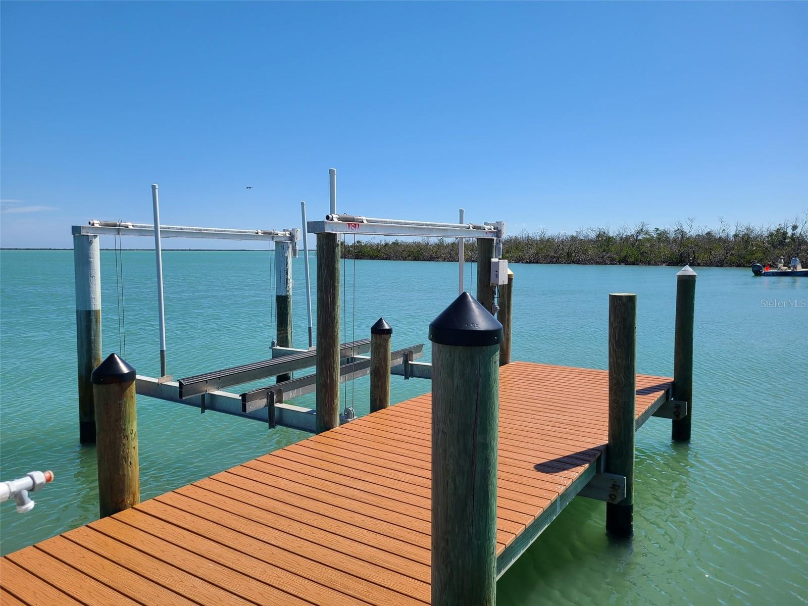 19 GROUPER HOLE DRIVE