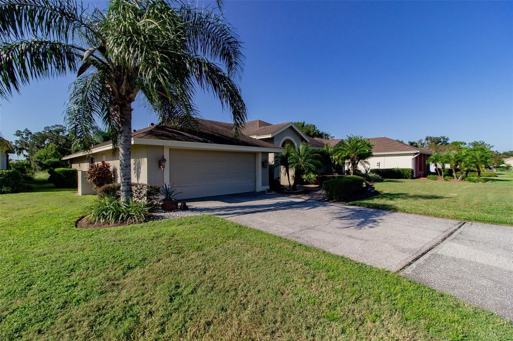 Photo of 4435 Fairway Oaks Dr, Mulberry, FL 33860 (MLS # L4956050)
