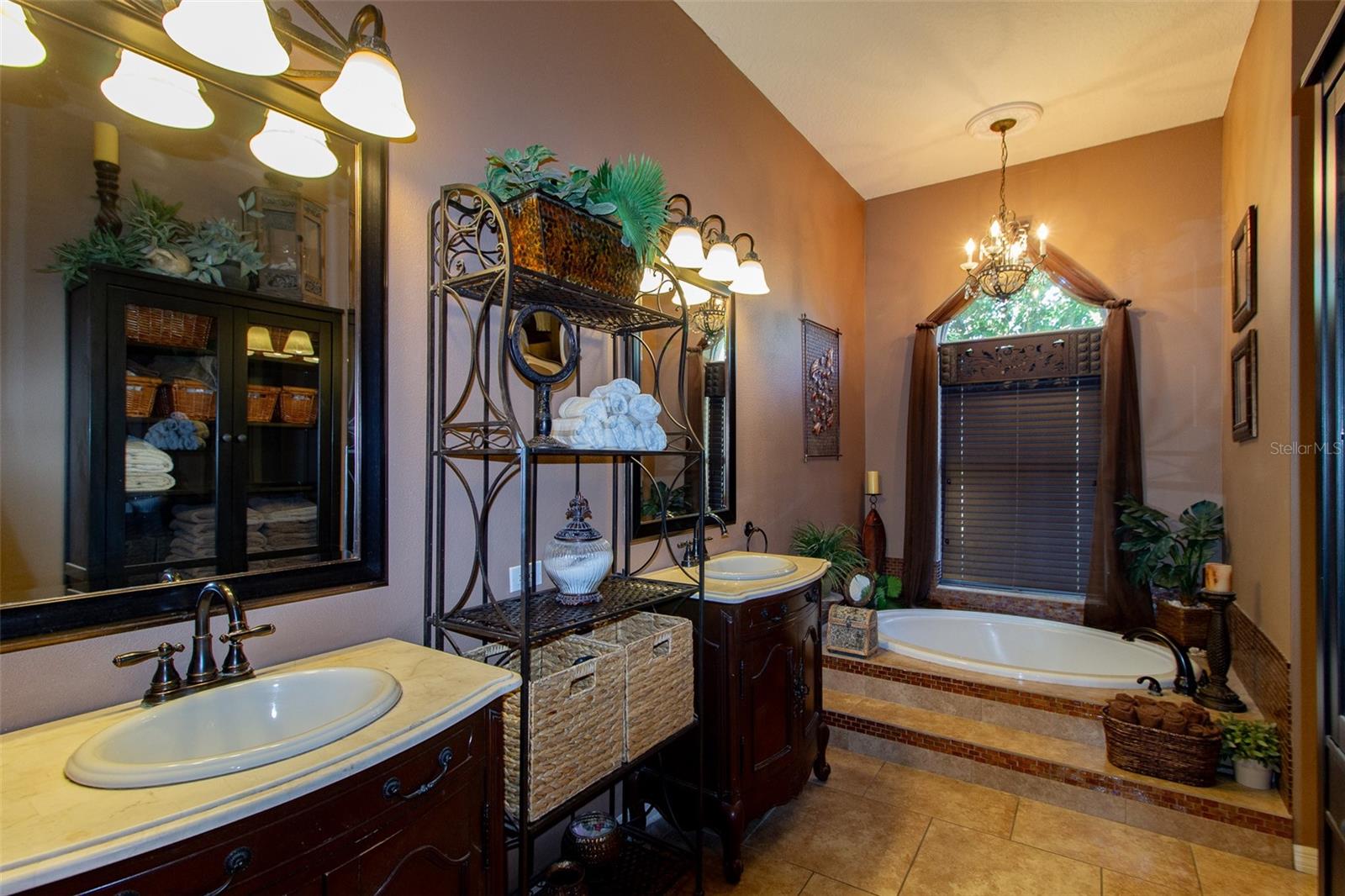 FAIRWAY OAKS - Residential