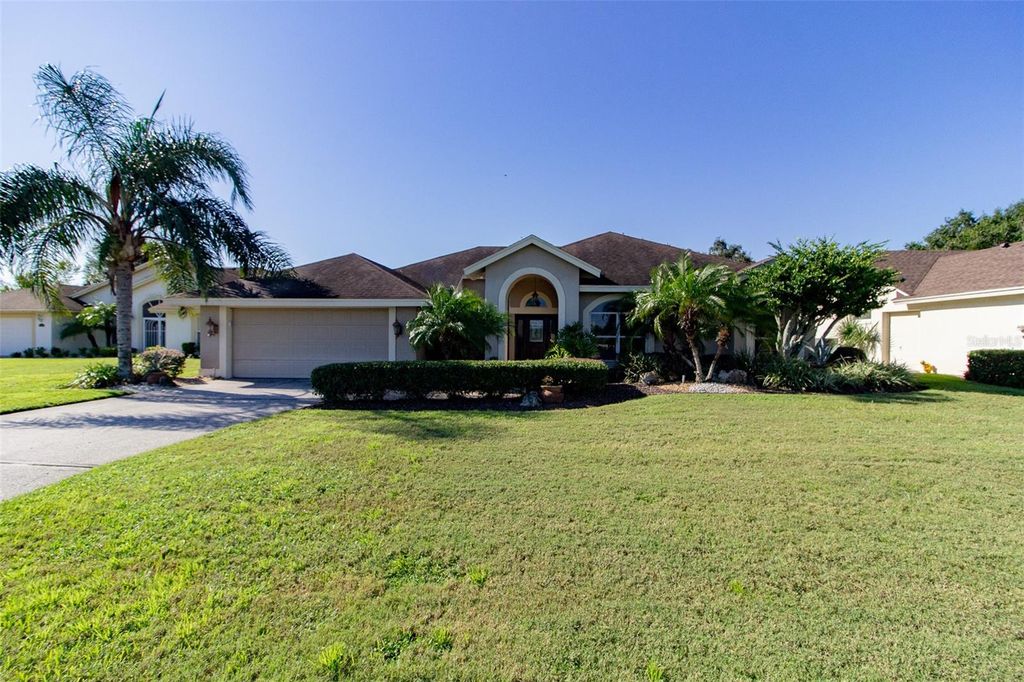 Photo of 4435 Fairway Oaks Dr, Mulberry, FL 33860 (MLS # L4956050)