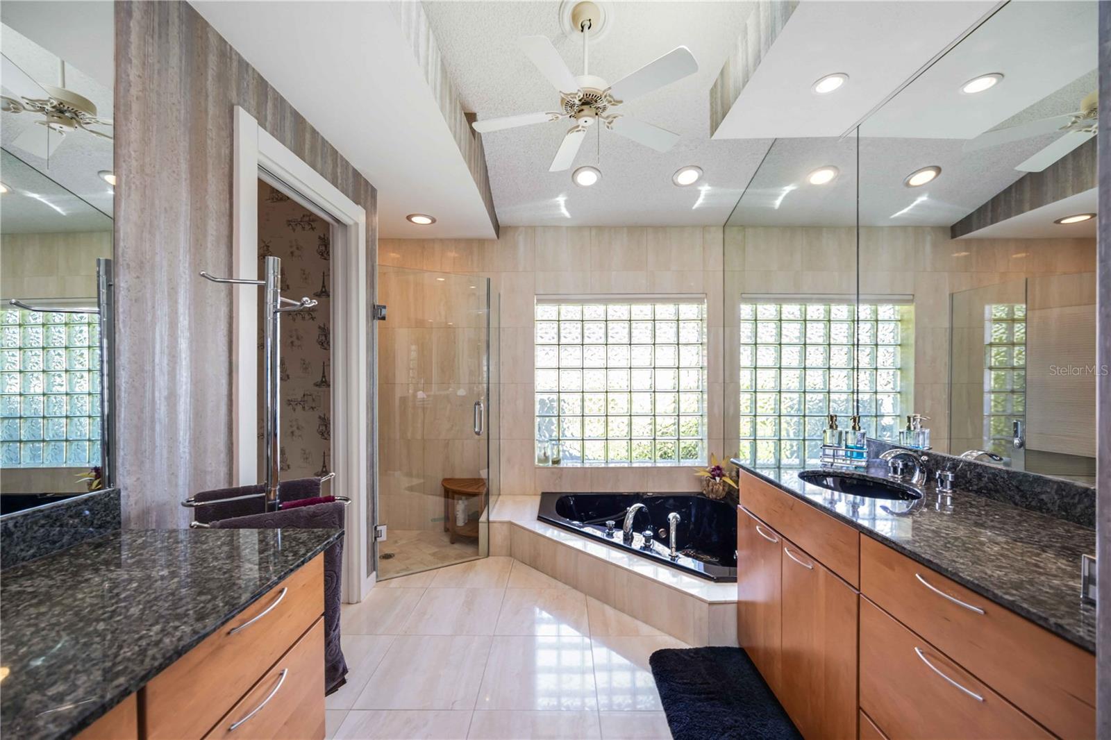 PALM AIRE - Residential