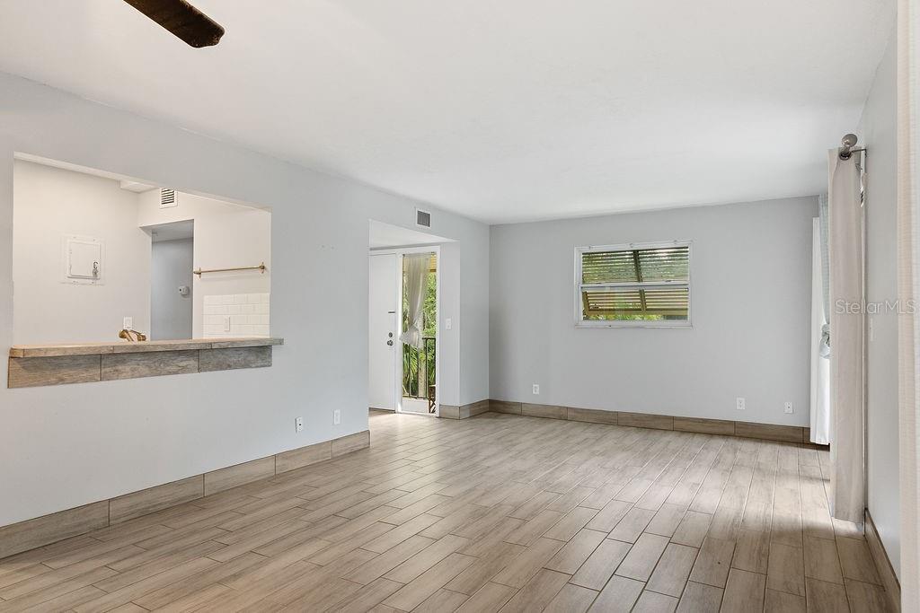 LAKESIDE CONDO APTS - Residential Lease