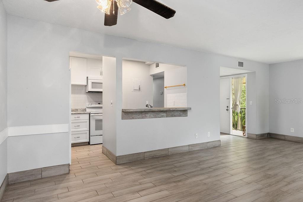 LAKESIDE CONDO APTS - Residential Lease