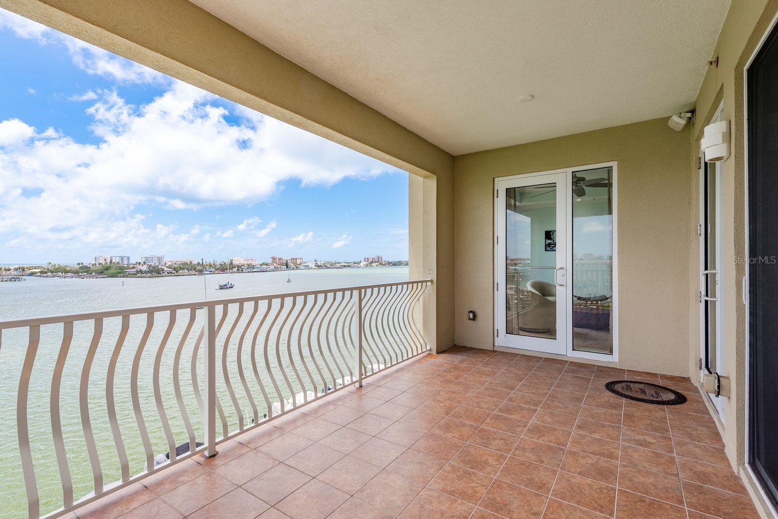 MAJESTIC POINT CONDO - Residential