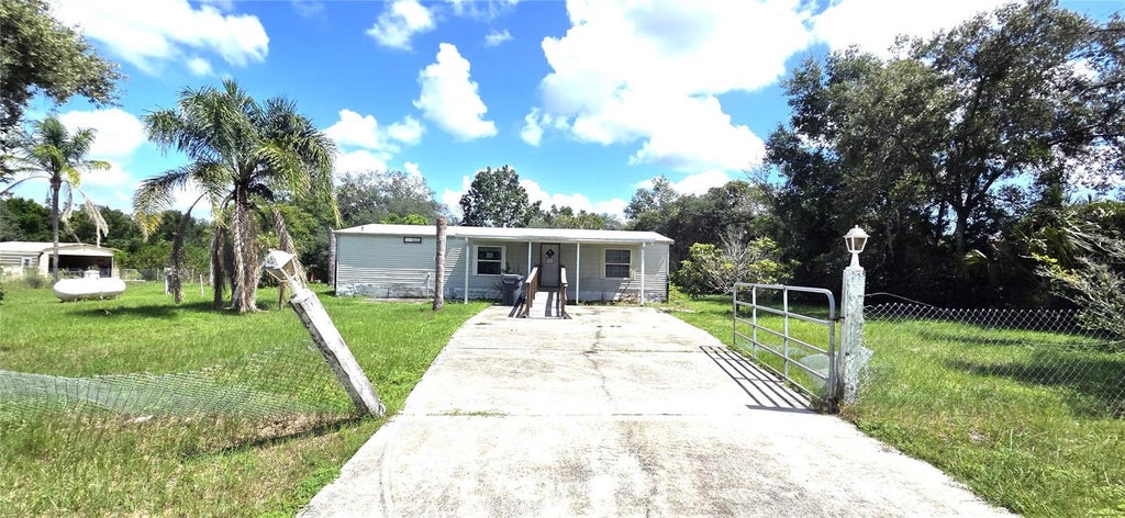 Photo of 3932 Rolling Hills Court E #10, Lake Wales, FL 33898 (MLS # L4965345)