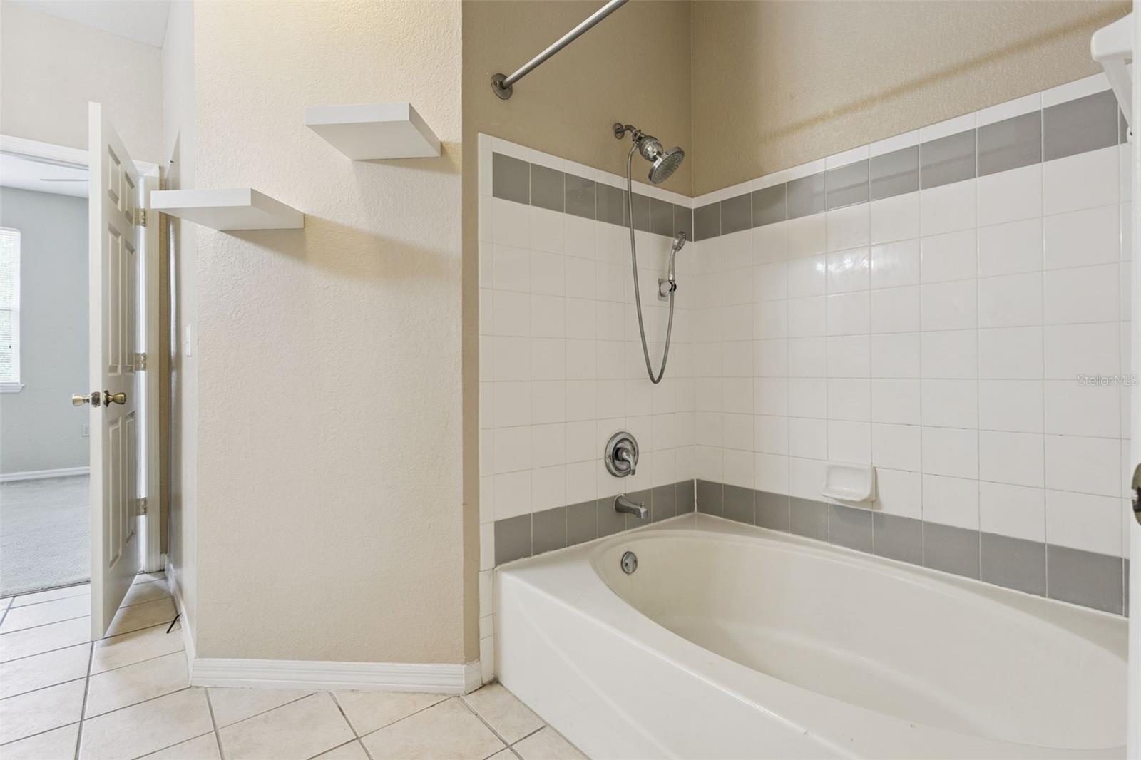 HAMPTONS/METROWEST - Residential