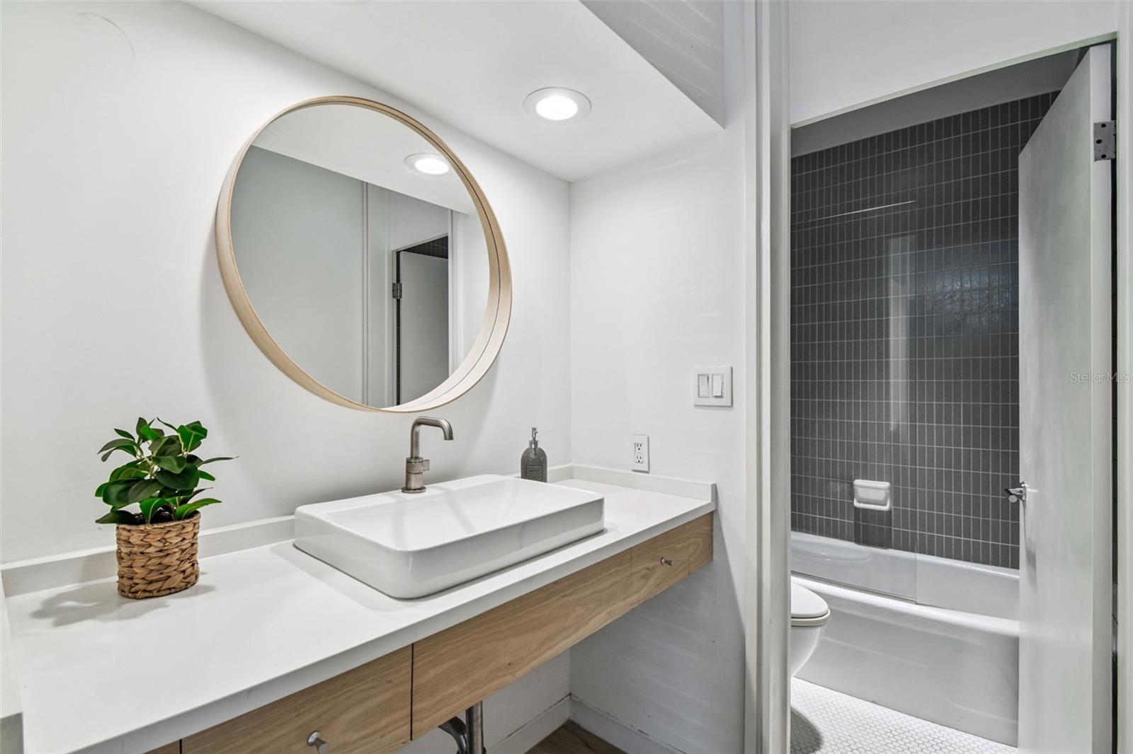 DAVIS ISLANDS PB10 PG52 TO 57 - Residential