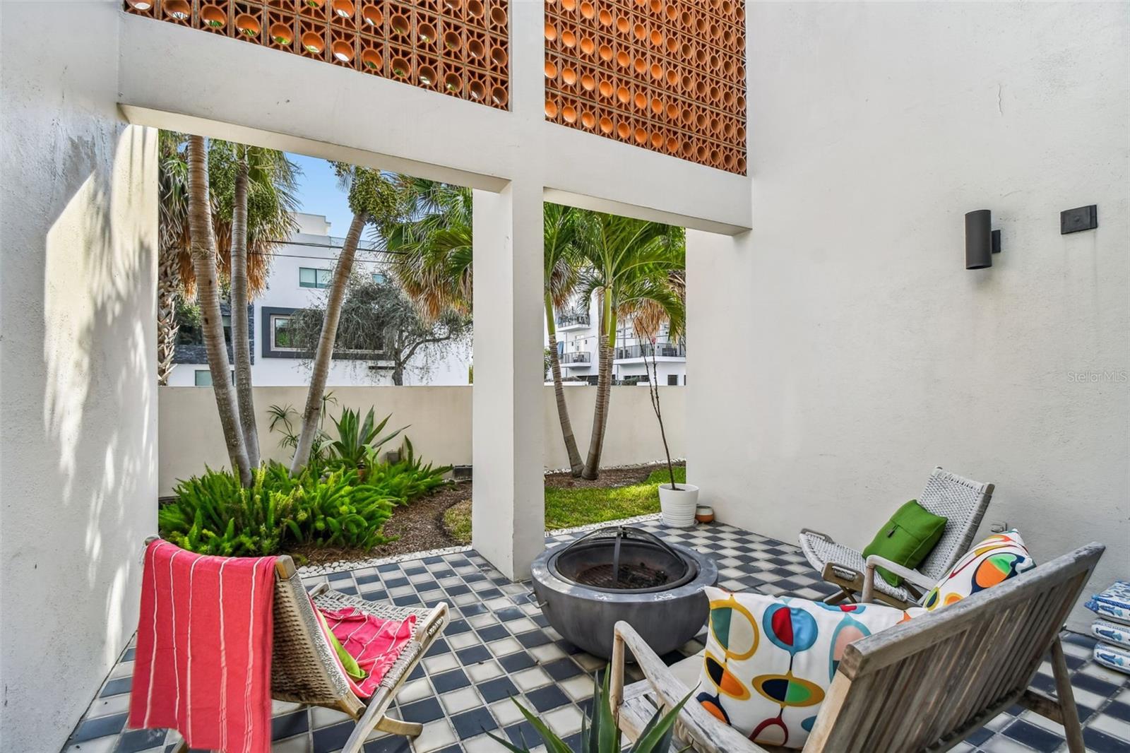 DAVIS ISLANDS PB10 PG52 TO 57 - Residential