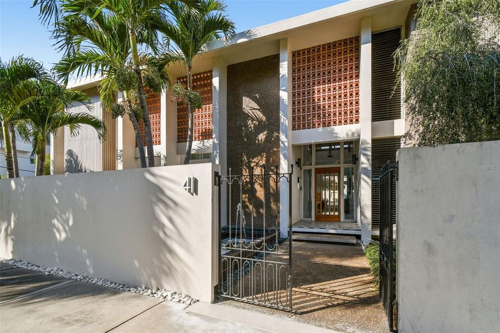 Photo of 41 Bering Street, Tampa, FL 33606 (MLS # TB8453327)