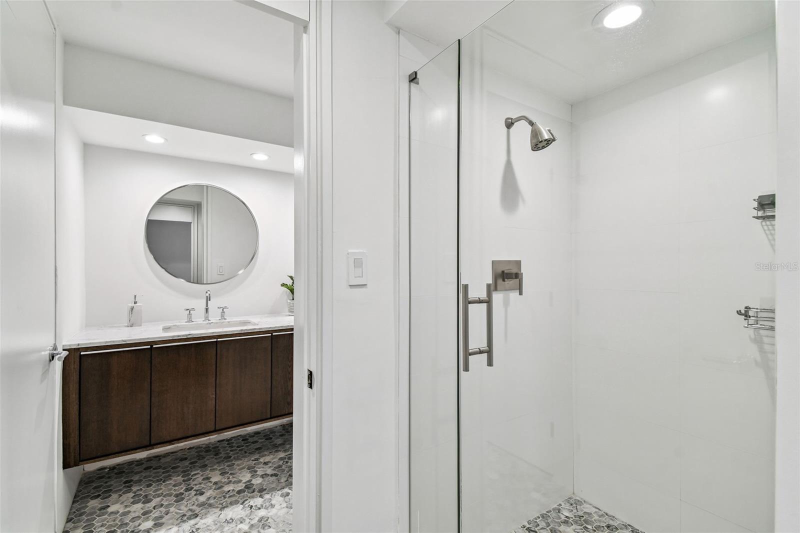 DAVIS ISLANDS PB10 PG52 TO 57 - Residential