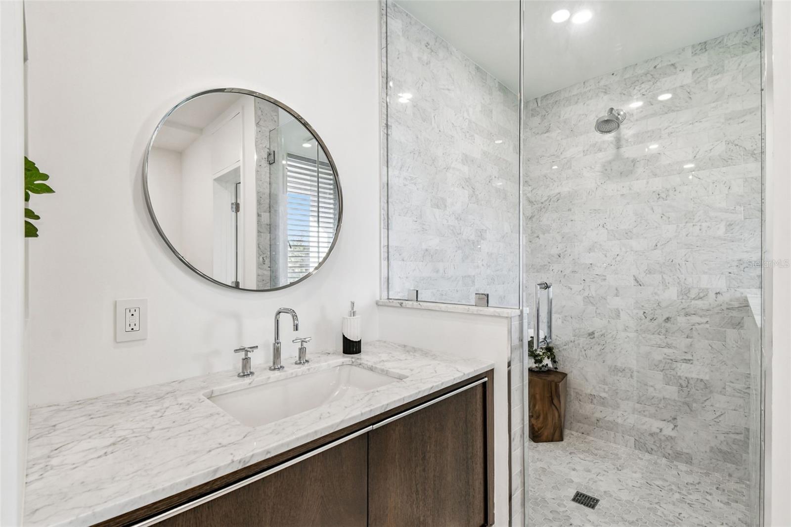 DAVIS ISLANDS PB10 PG52 TO 57 - Residential