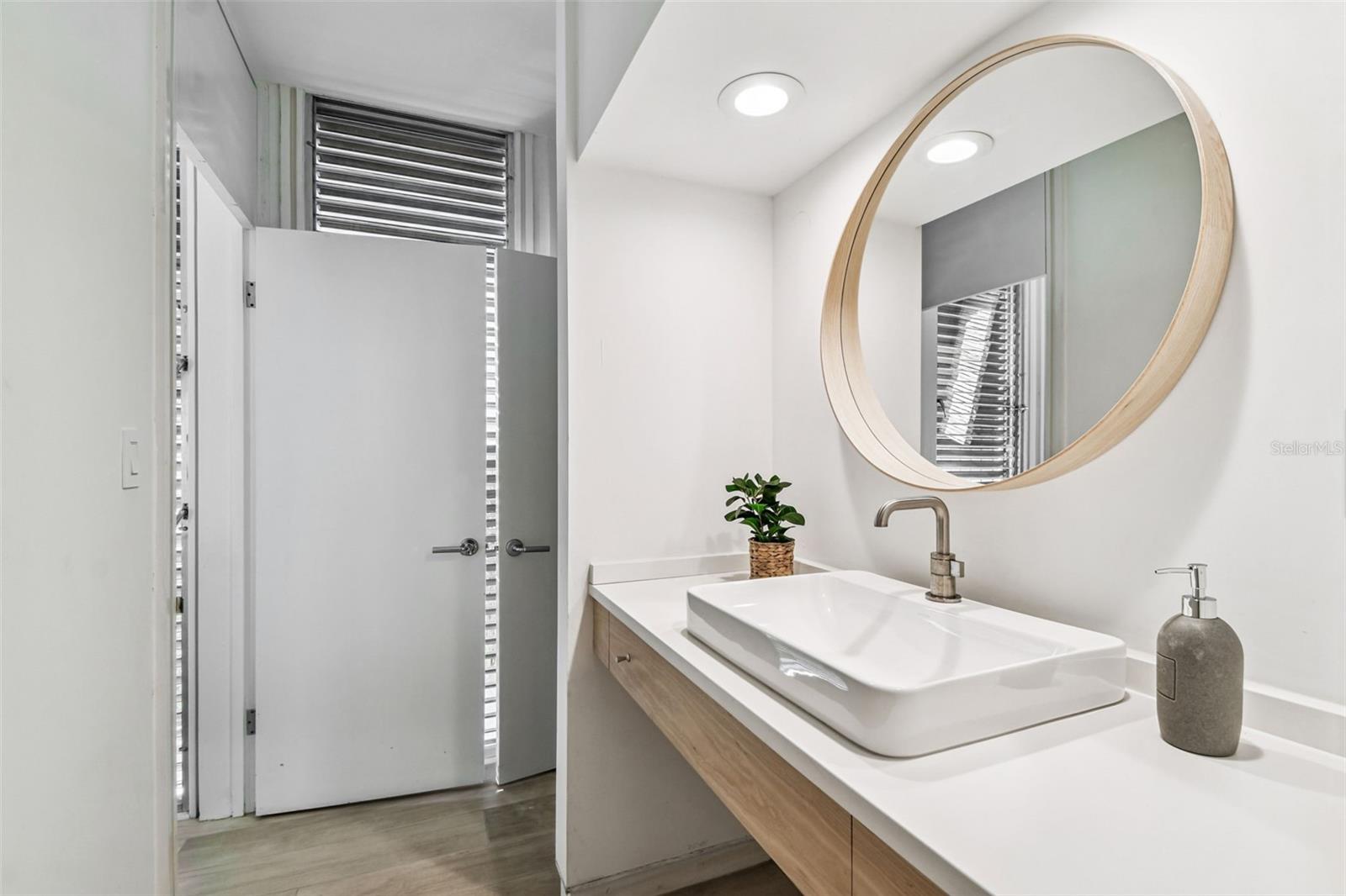 DAVIS ISLANDS PB10 PG52 TO 57 - Residential