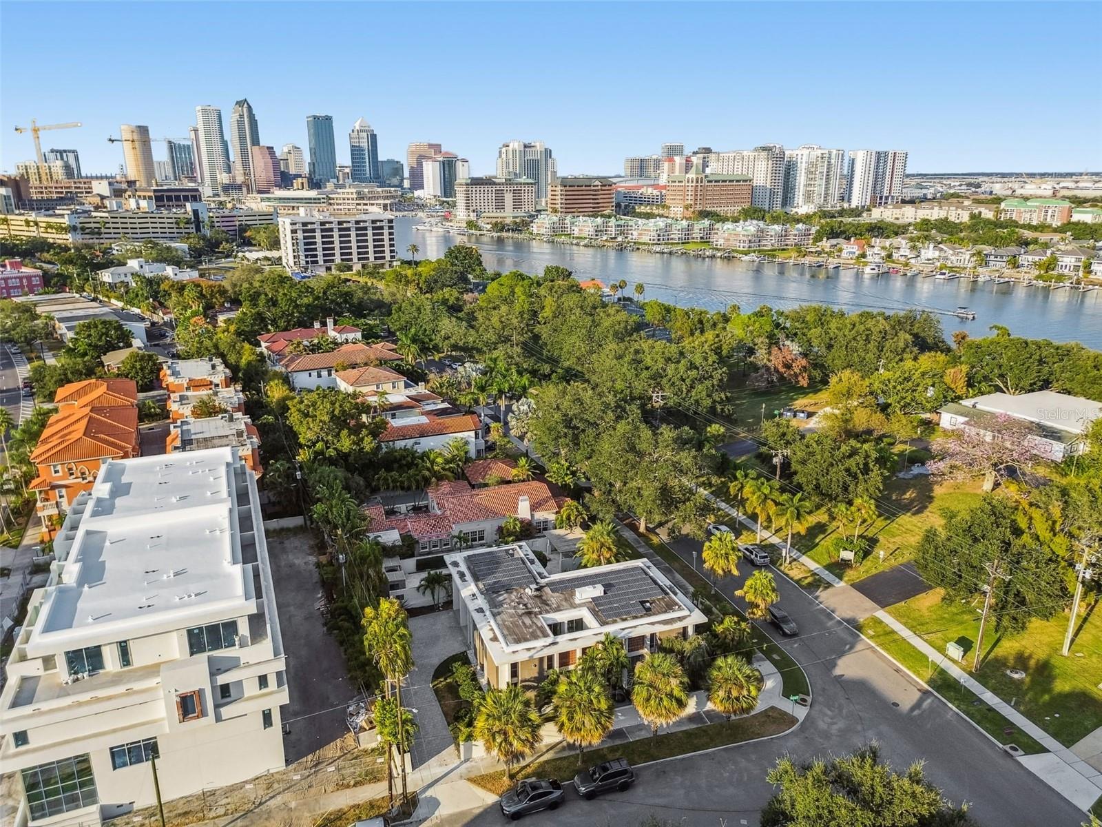 DAVIS ISLANDS PB10 PG52 TO 57 - Residential