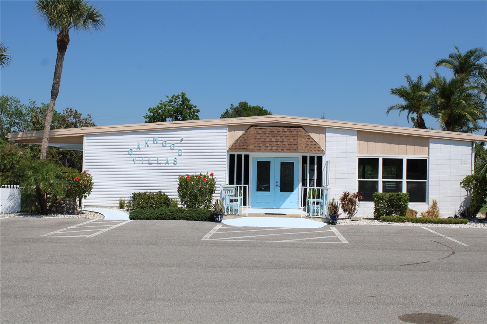 OAKWOOD VILLAS SEC A - Residential Lease