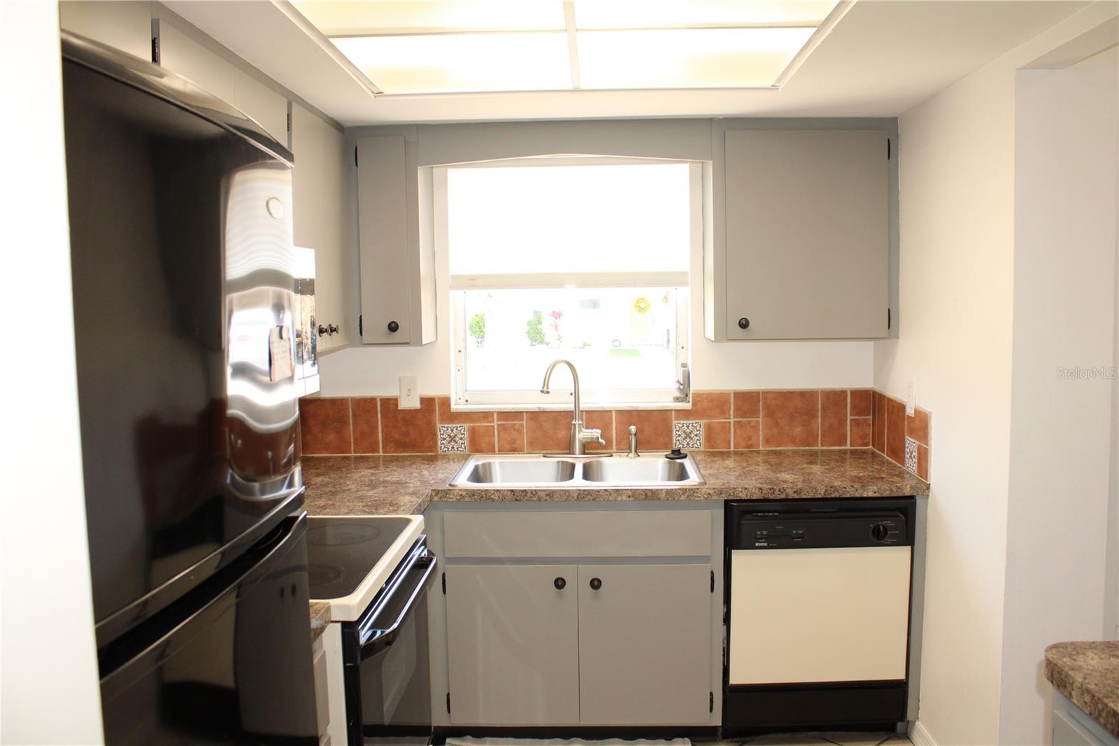 OAKWOOD VILLAS SEC A - Residential Lease