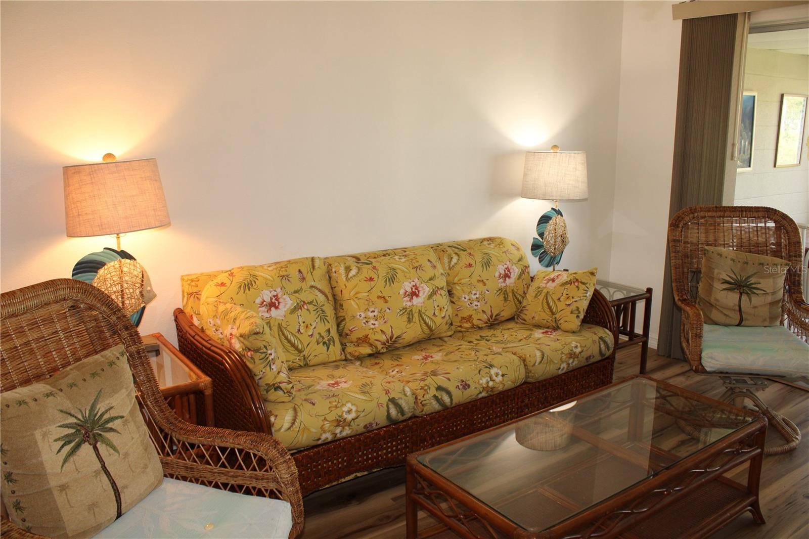 OAKWOOD VILLAS SEC A - Residential Lease