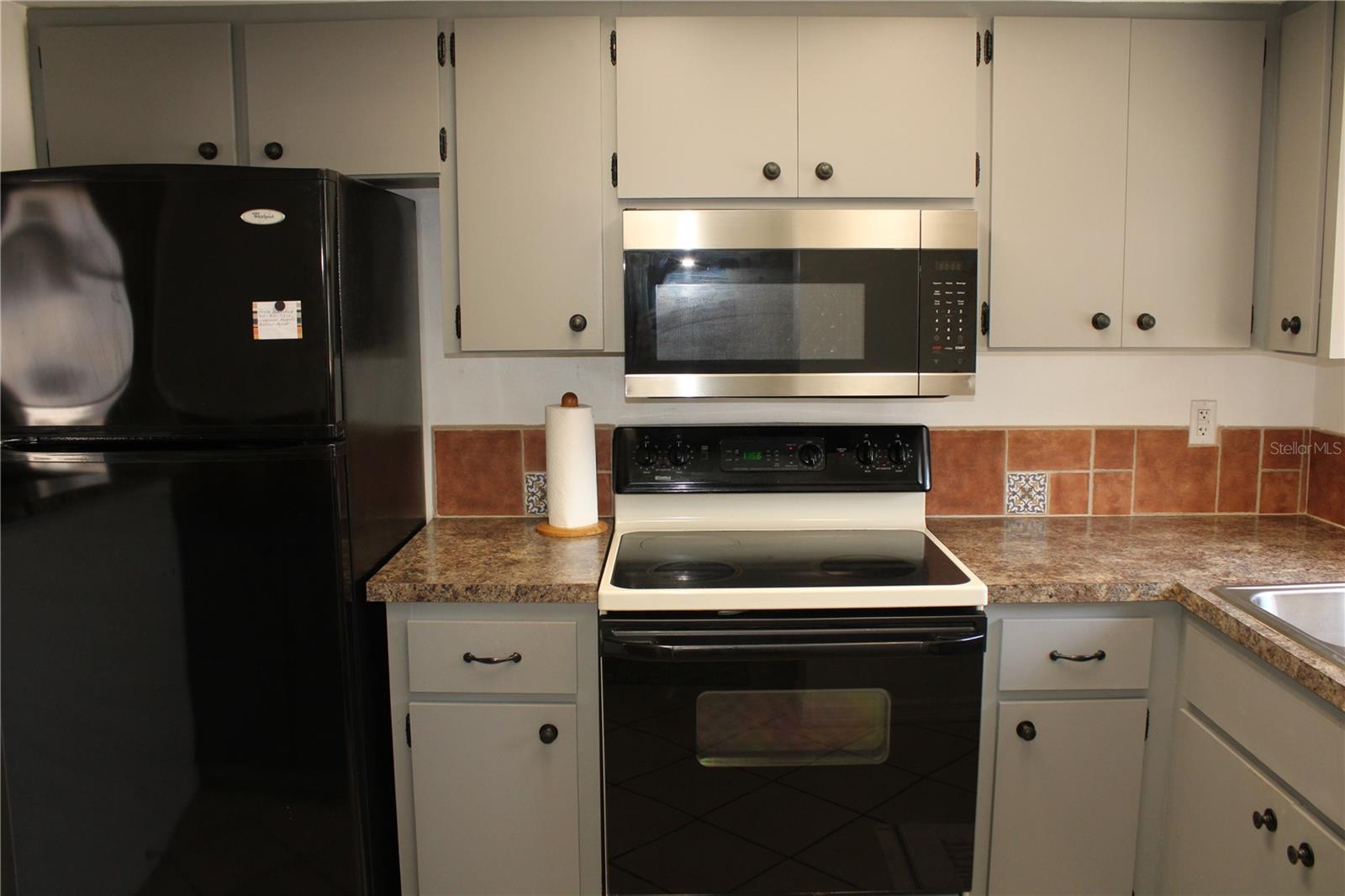 OAKWOOD VILLAS SEC A - Residential Lease