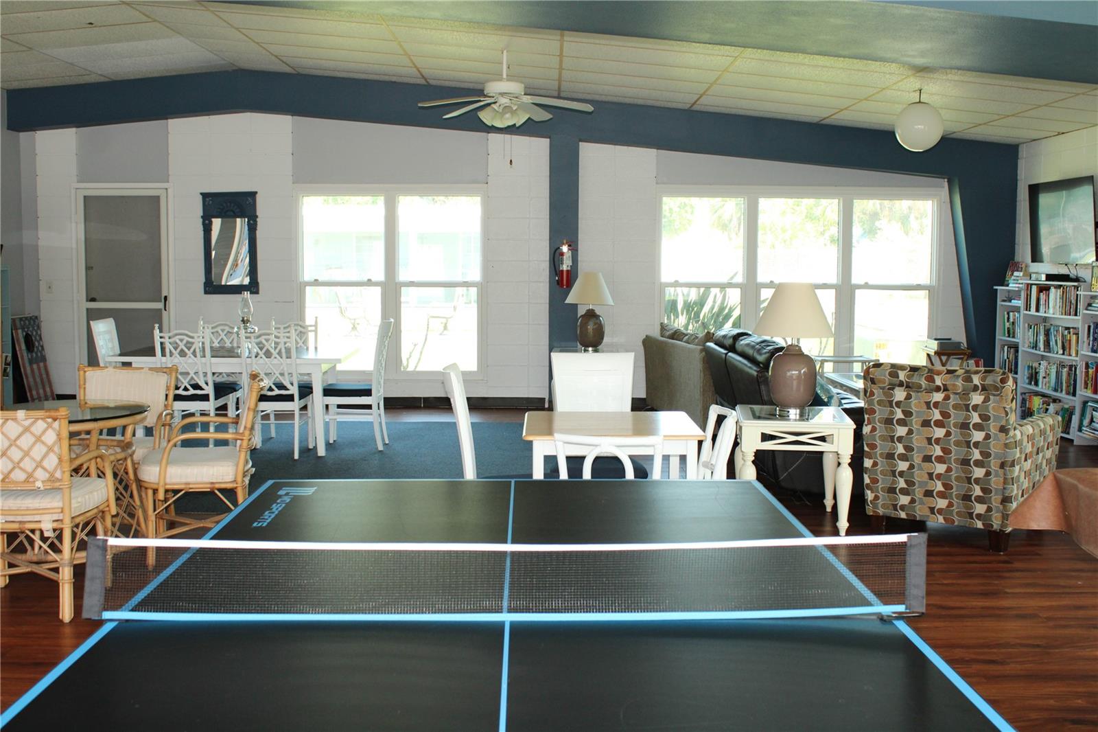 OAKWOOD VILLAS SEC A - Residential Lease