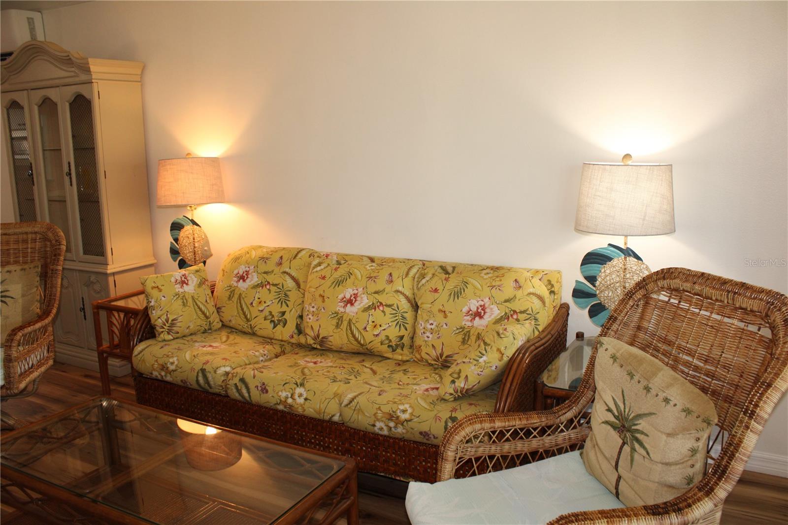 OAKWOOD VILLAS SEC A - Residential Lease