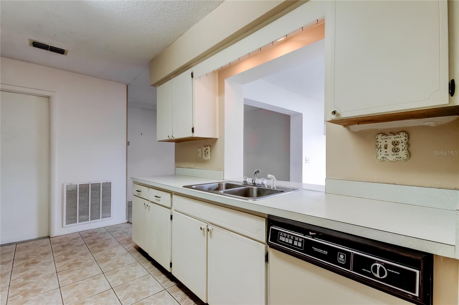 ANCHORAGE OF TARPON LAKE UNIT ONE THE - Residential