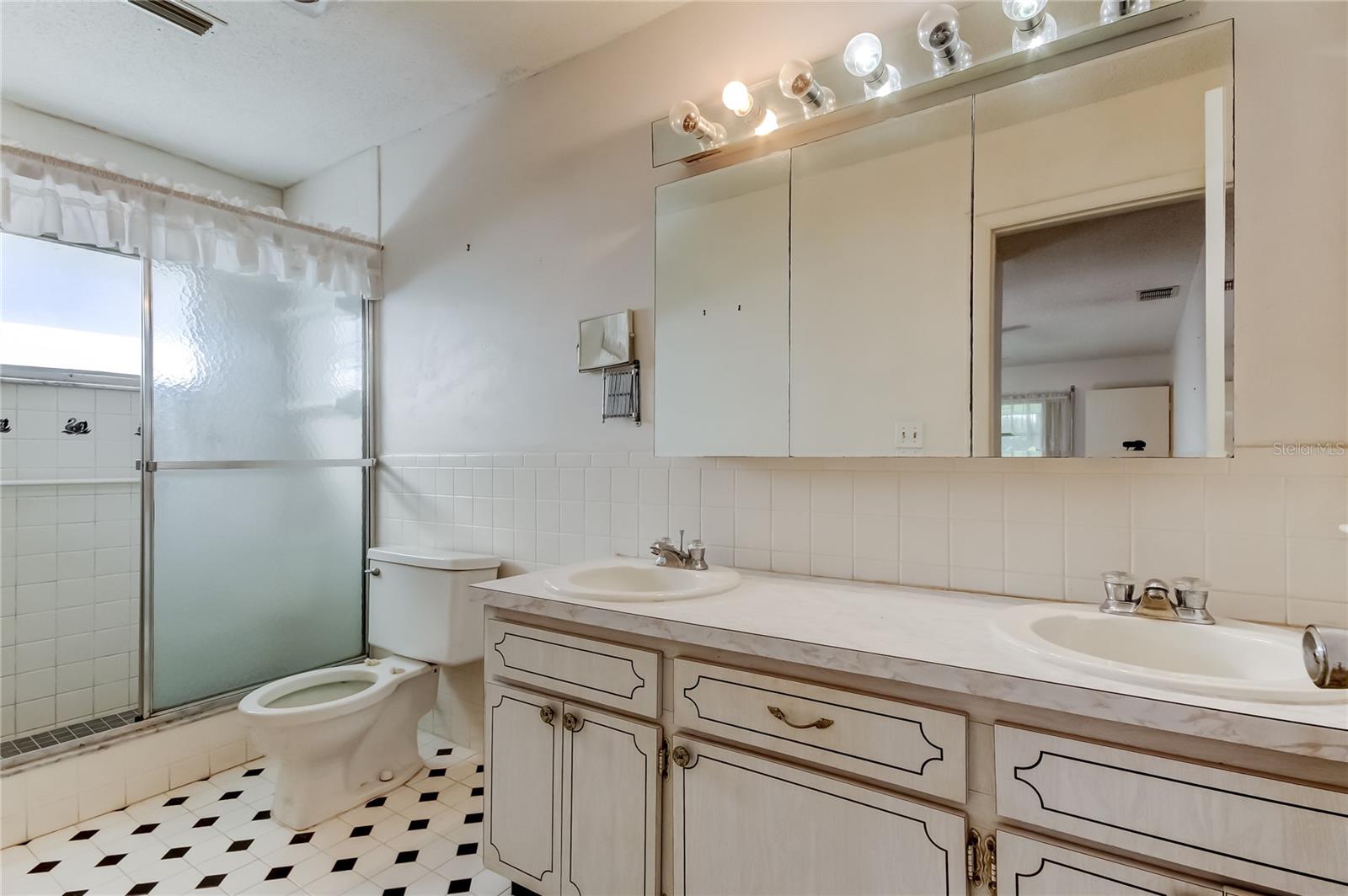 ANCHORAGE OF TARPON LAKE UNIT ONE THE - Residential