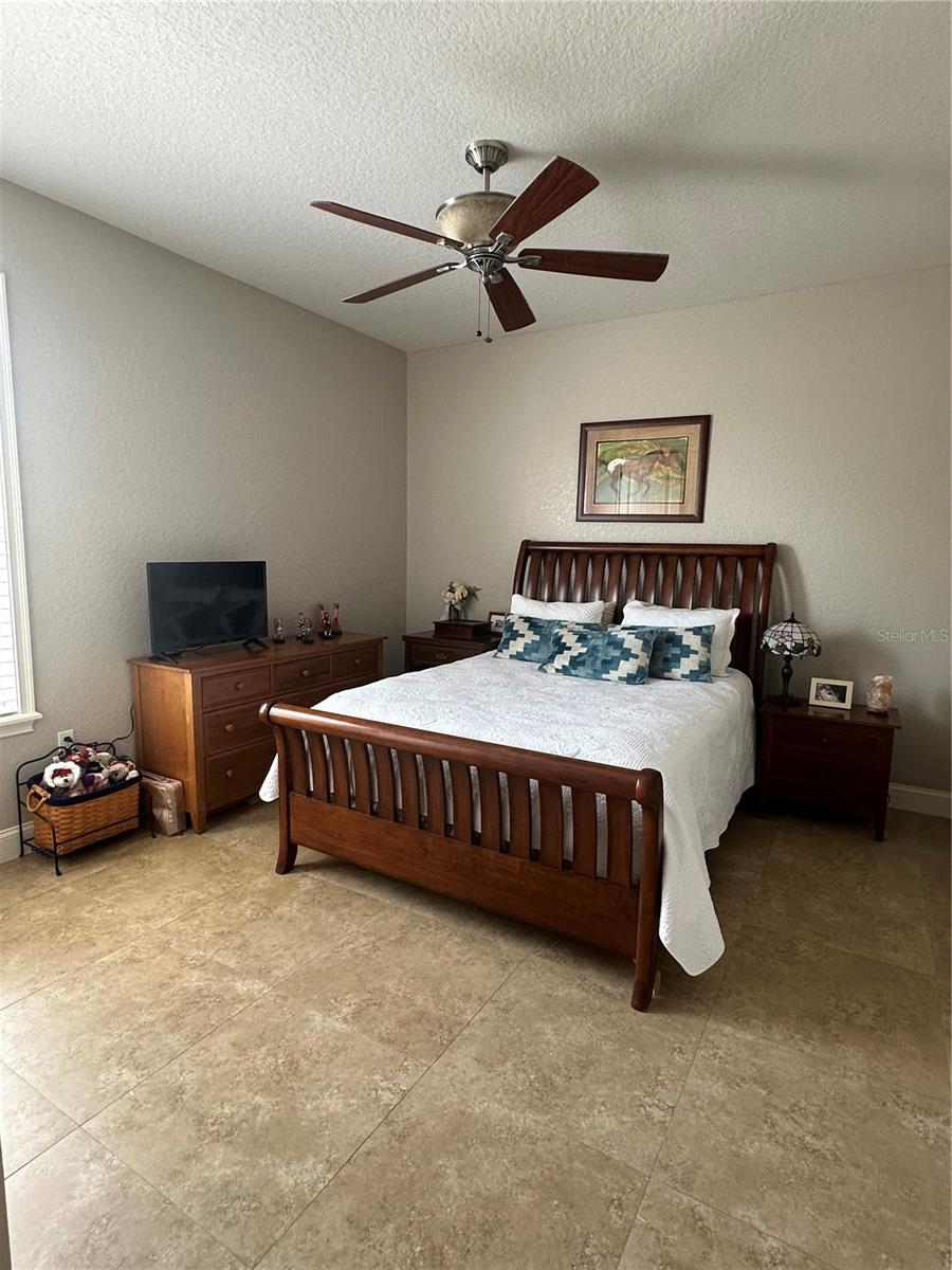 COUNTRY HILL FARMS - Residential