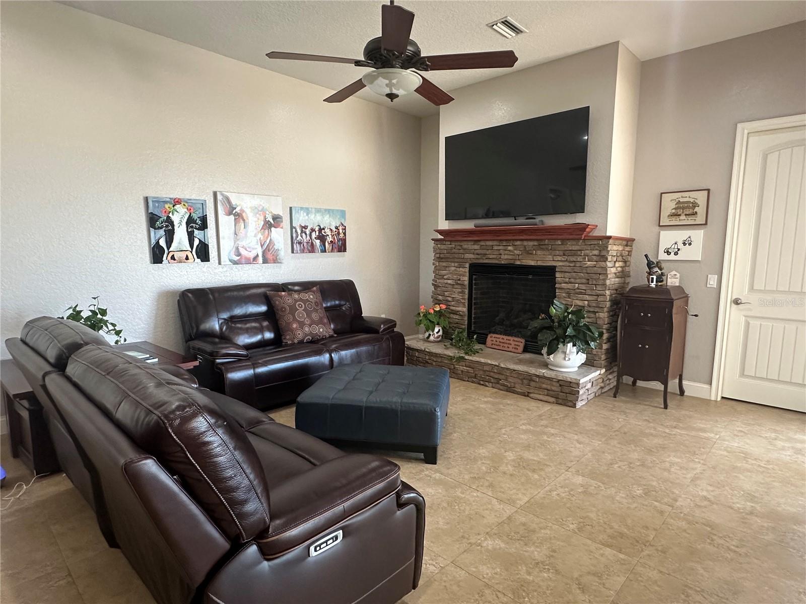 COUNTRY HILL FARMS - Residential