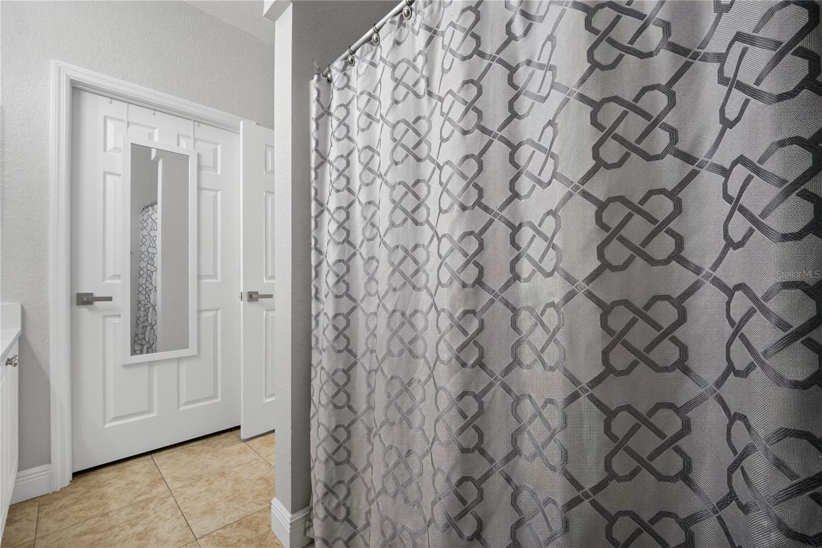 CRESCENT PLACE AT LAKE LOTUS CONDO - Residential